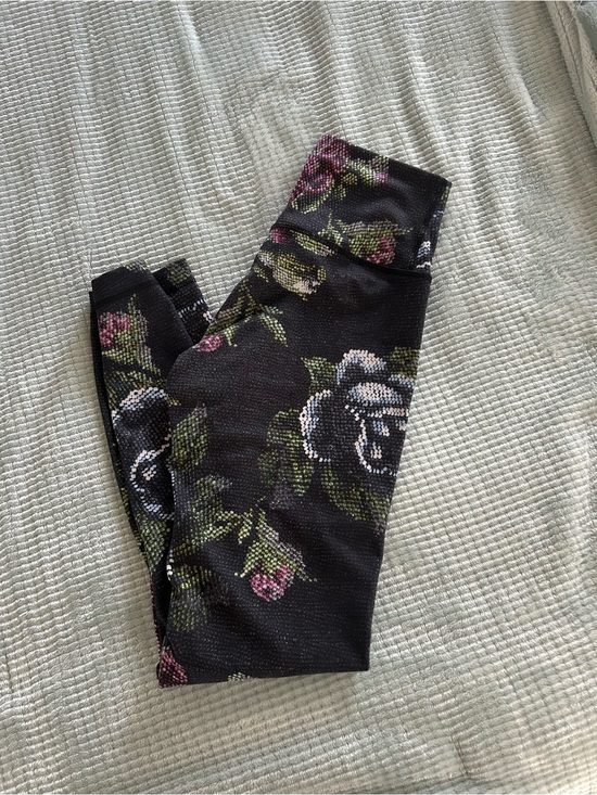 lululemon athletica Pants - Lululemon Black Floral Print Womens Leggings